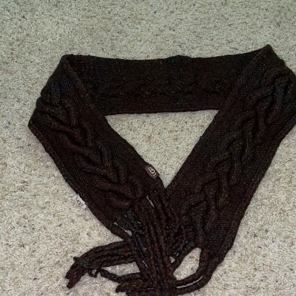 Ugg 🧣scarves - Picture 5 of 6